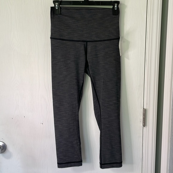 Lululemon Align Like New Gray Capris Leggings size 4 - Picture 3 of 6